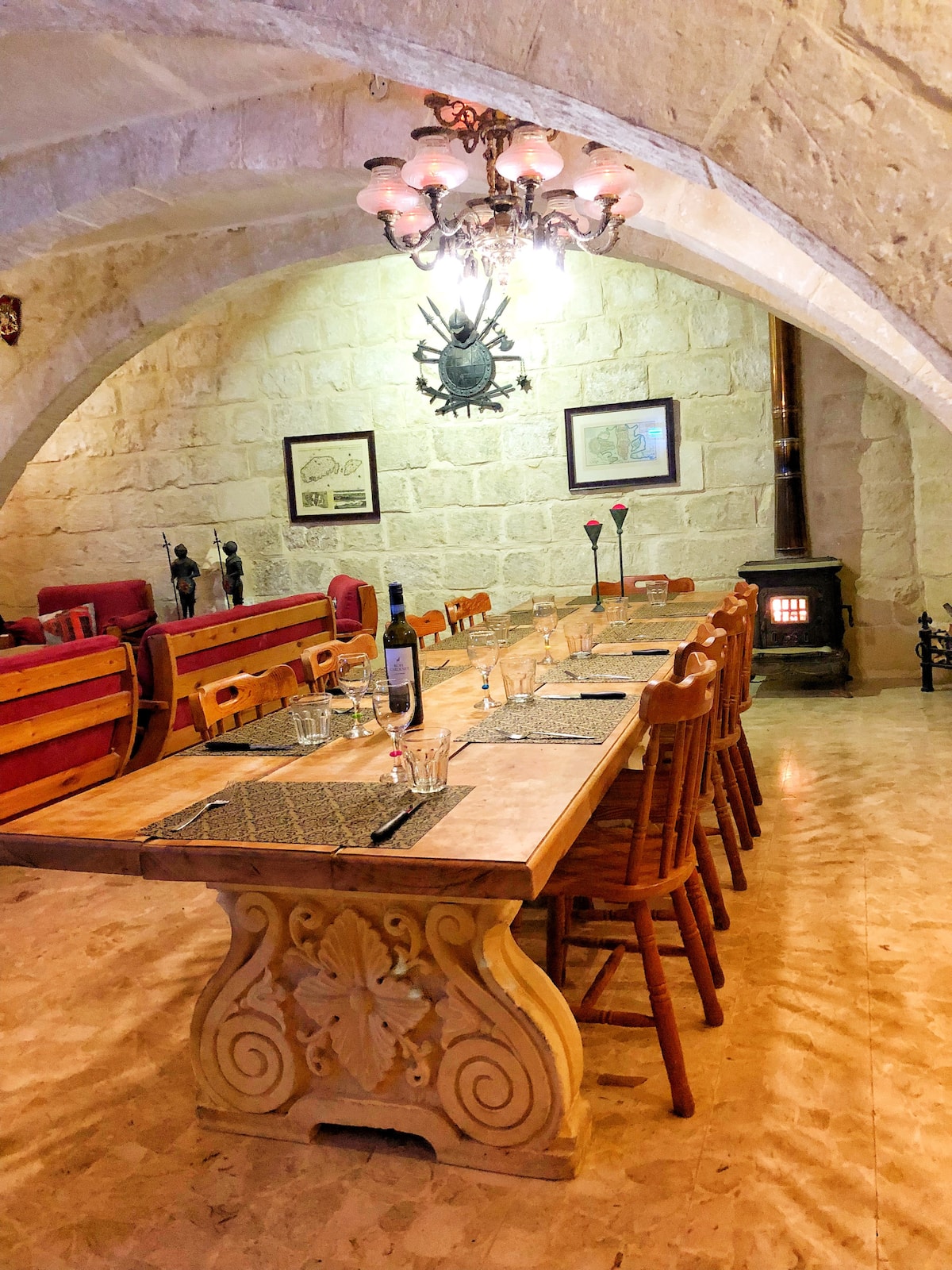 Arched dining and sitting hall at Molendini